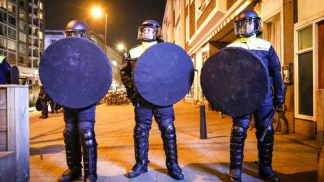 Арестуваха 12 протестиращи пред турското консулство в Ротердам