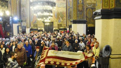 Стотици варненци минаха под масата на Разпети петък (СНИМКИ)