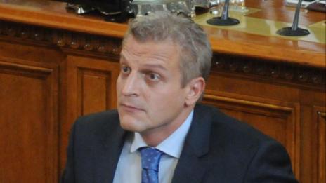 Москов и оставка? Имал здрави нерви