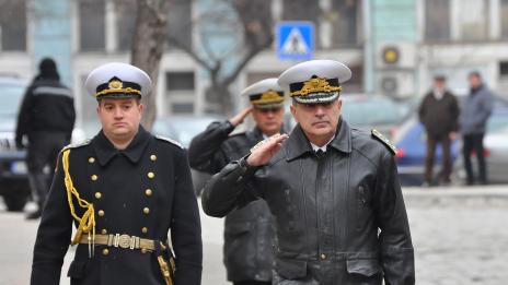 Ще стимулират армията с адекватни заплати