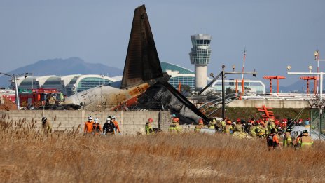 Самолет със 181 души на борда се разби в Южна Корея (ВИДЕО/СНИМКИ)