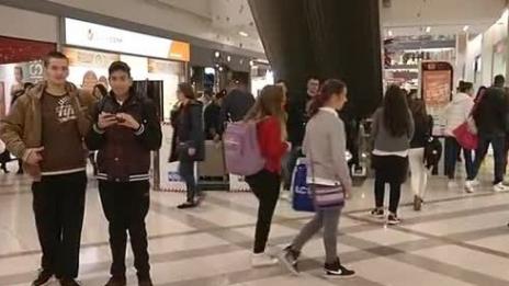 Живот: Отварят моловете още утре, след две седмици и дискотеките