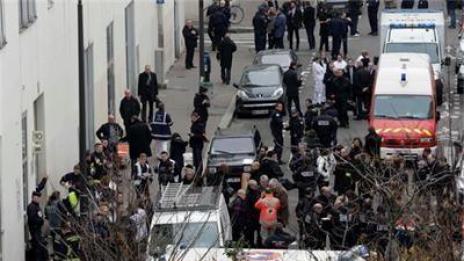 Мъж се барикадира в парижки хотел, заплашва с бомба