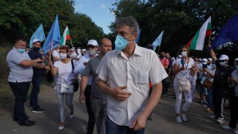 Напрежението на "Росенец" расте, двата протеста на метри един от друг