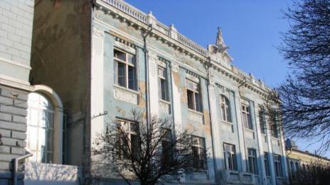 Възстановяват сградата на някогашната софийска банка