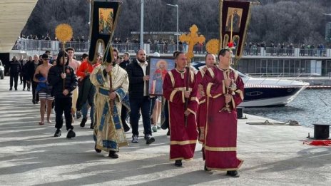 Спасяват Светия кръст и в "Аспарухово“