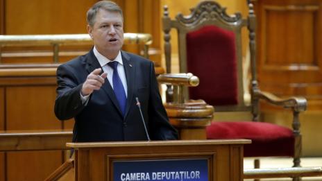 Румънският президент: Действията на кабинета са странна камикадзе стратегия