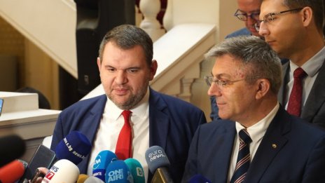 Пеевски се отказа от мястото си в конституционната комисия