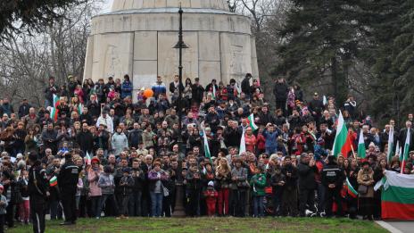 Хиляди варненци се включиха в празничното шествие (снимки)
