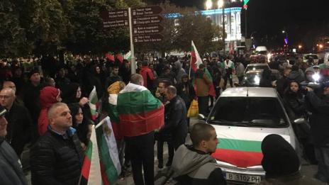 Протестъри отново блокираха центъра на Варна