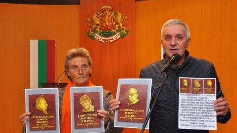 Събират средства за барелефи на легенди в плуването