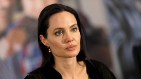 Джоли искала да осинови 3 сирийчета, Брат Пит не давал