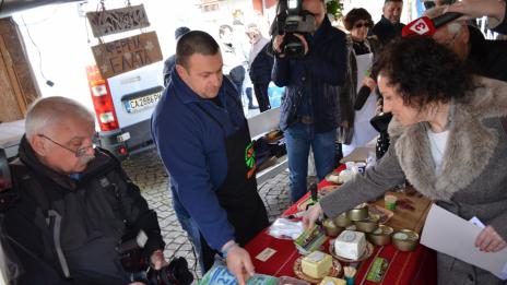 Министър Танева откри Великденски пазар с БГ продукти