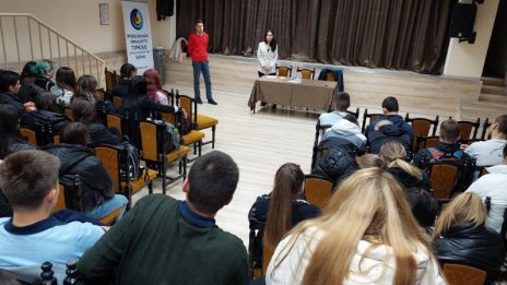 „Час по правосъдие“ се провежда във варненските училища