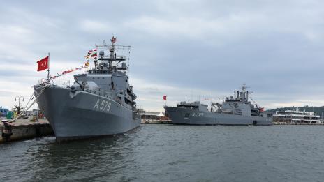 Два турски бойни кораба пристигнаха с курсанти във Варна