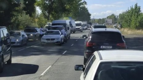 Катастрофа блокира движението от Бургас към Варна