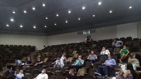 Правят паркинг под Колхозния пазар