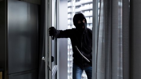 Заловиха крадец по време на обир в къща във Варна 