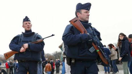Откриха кола, използвана за атентатите в Париж