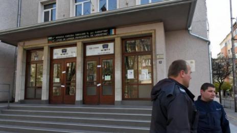 Сигнал за бомба евакуира Френската гимназия в София