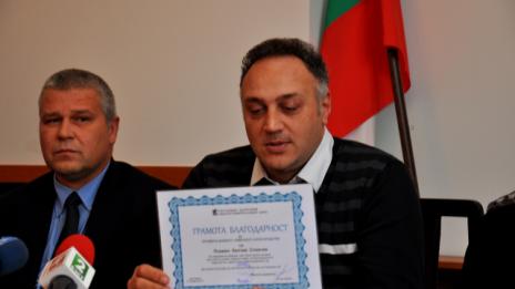 Снегът отново остави в капан села във Варненско