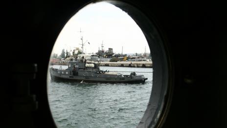 Бойни кораби, хеликоптери и хиляди войници атакуват Черно море