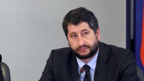 Реформаторската задруга взе да се пропуква