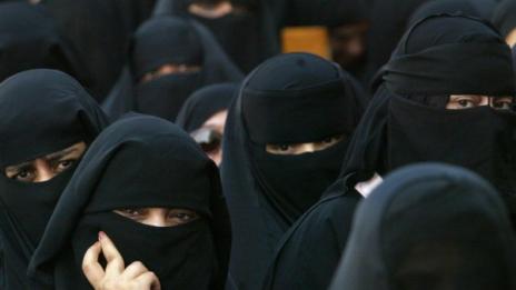 За първи път: Саудитска Арабия допусна жени до стадиона