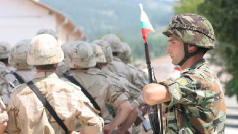 Родителите на военни, загинали в задгранични мисии, ще взимат наследствени пенсии