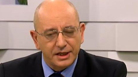 Ревизоро раздава контрабандни мартеници в ефир
