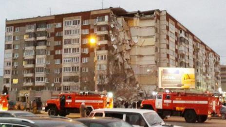 6 жертви на рухналата сграда в Русия