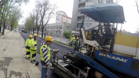Започна полагането на асфалта на бул. &quot;Осми приморски полк&quot; (СНИМКИ)