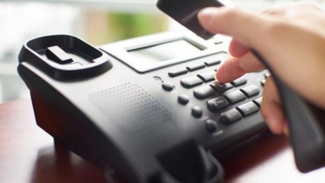 Откриха гореща телефонна линия за бежанците от Украйна