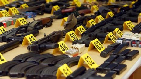 Сръбски митничари хванаха камион с оръжия и боеприпаси, преминал свободно през България
