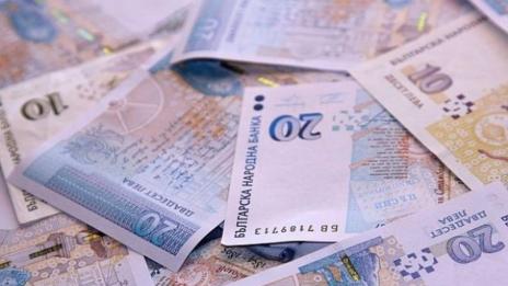 Полицаи спипаха "муле" от телефонна измама  