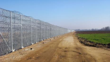 ДАНС проверява оградата по границата