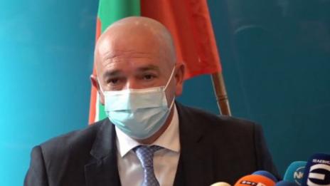 Ген. Мутафчийски: Носете маски и ще изкарате вируса по-леко