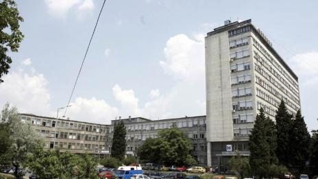 Възрастен мъж скочи от четвъртия етаж на МБАЛ - Бургас
