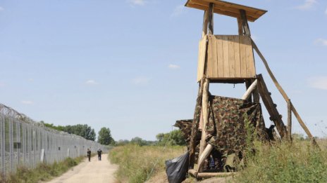 Унгария предлага на ЕС всички мигранти в Европа да бъдат задържани