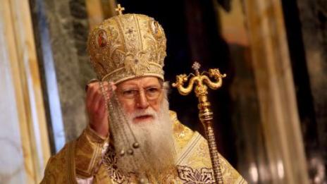 Патриархът освети бойните знамена