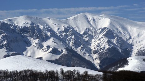 30 спасители издирват изчезнал мъж в Стара планина  