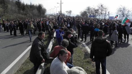 Жителите на Владая и "Княжево" излязоха на пети протест, блокират Е-79