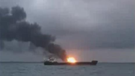 Най-малко 11 жертви взе пожар на два кораба в Черно море