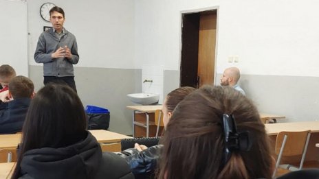 Магистрат от Районен съд - Варна проведе образователна среща с гимназисти