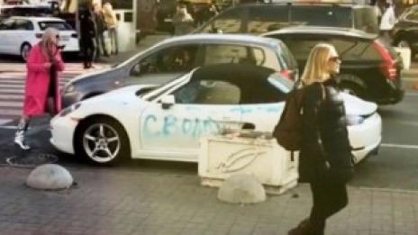 Побесняла жена потроши с брадва Porsche-то на бившия си (Видео)