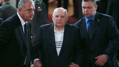 Горбачов вече е добре след два месеца в болница