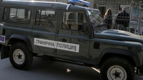 Военен джип с шестима граничари се обърна на браздата