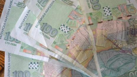 Над 400 души под ножа на НАП: Доходи нямат, харчат щедро!