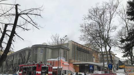 Пожар в Македонския дом във Варна вдигна на крак огнеборците (СНИМКИ)