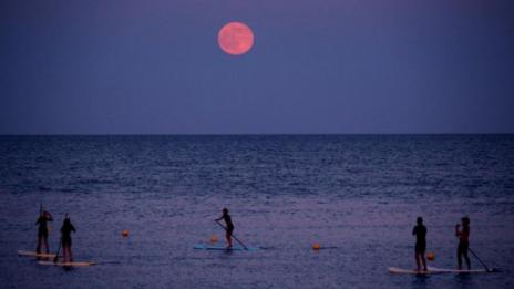 Ягодова луна гледаме тази вечер